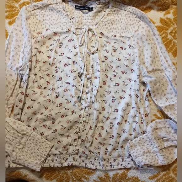 Abercrombie & Fitch Tops - Abercrombie & Fitch White Floral Peasent Blouse
